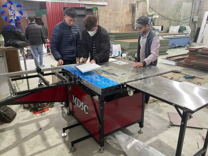 Máy cưa bàn trượt 2 lưỡi MD5C cắt gỗ với độ chính xác cao Máy cưa bàn trượt 2 lưỡi MD5C cắt gỗ với độ chính xác cao