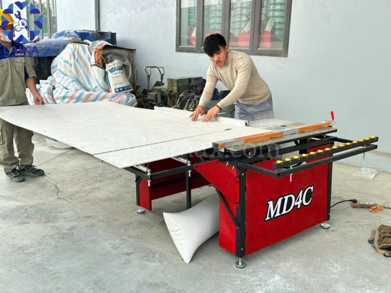 Xưởng gỗ anh Đức vận hành máy cưa bàn trượt MD4C cho đường cắt thẳng, mượt và năng suất cao sau khi bàn giao