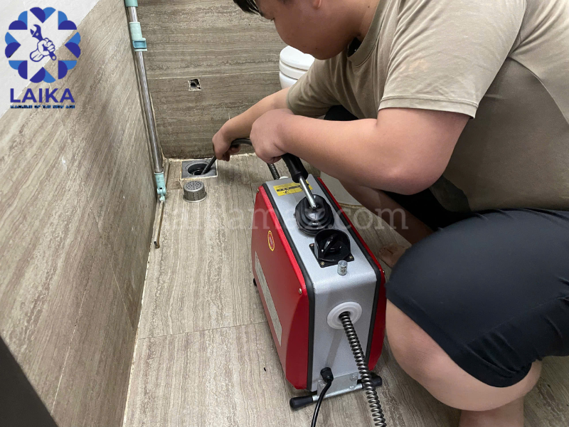 Máy thông cống GQ150Z-980W xử lý thoát sàn nhà tắm hiệu quả