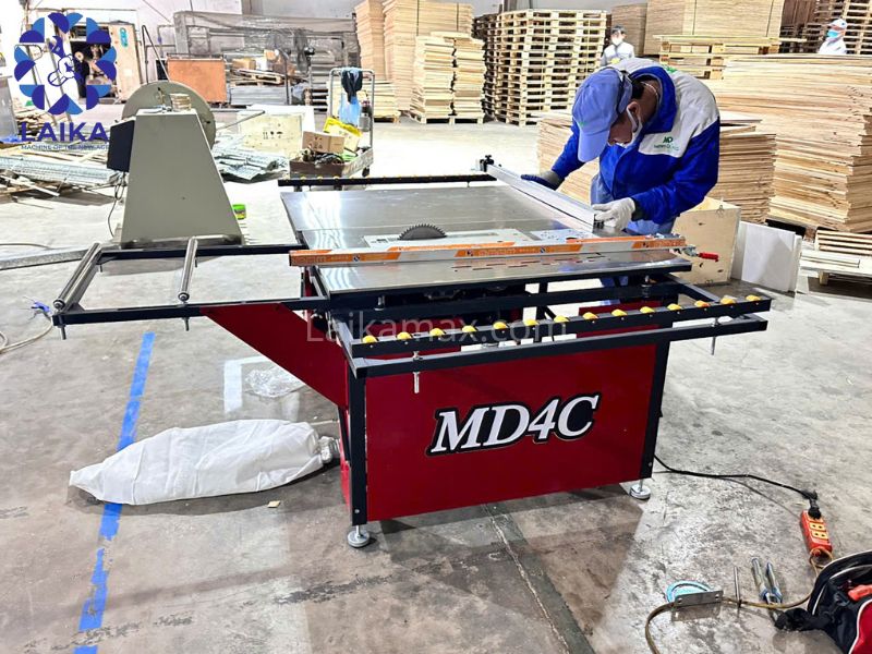 Thực tế khách hàng anh Đức tại xưởng mộc trước khi sử dụng máy cưa bàn trượt 2 lưỡi MD4C